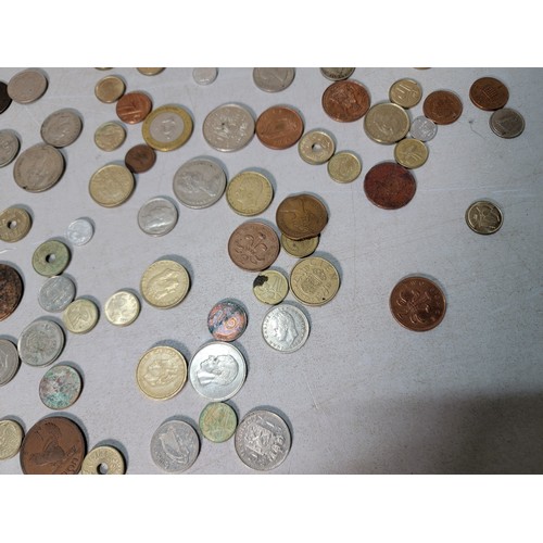 260 - A tub containing a large quantity of various vintage and antique world coins, please study photos fo... 