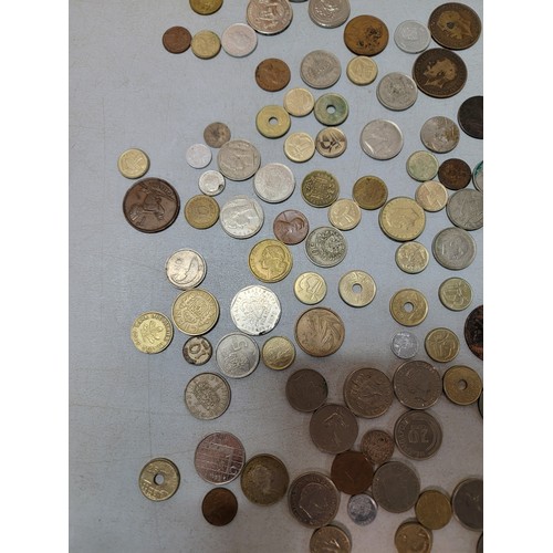 260 - A tub containing a large quantity of various vintage and antique world coins, please study photos fo... 