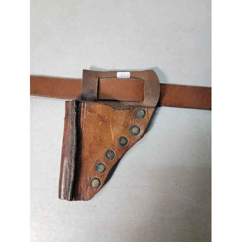 265 - A good quality early vintage or antique full leather handgun holster on a leather belt of good quali... 