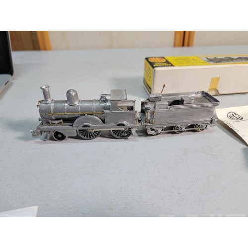 36 - 2x Locomotive kits to include 1x Grey 