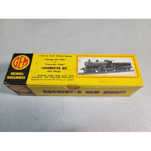 36 - 2x Locomotive kits to include 1x Grey 