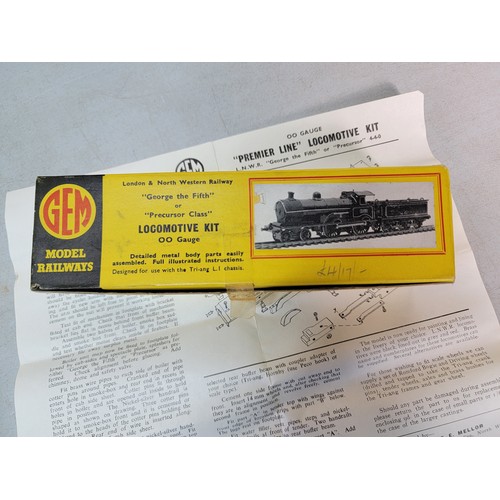 36 - 2x Locomotive kits to include 1x Grey 