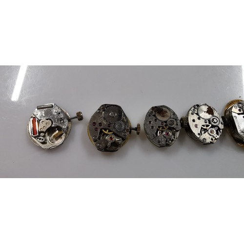 267D - Large quantity of various mechanical watch movements and dials, along with a small button case. To i... 