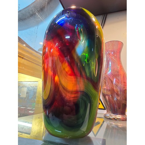 255 - 3 good quality art glass vases to include a stunning multi coloured hand blown glass vase featuring ... 