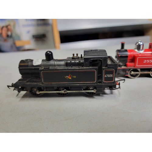 42 - 3x Tri-ang 00 Gauge tank locomotives to include a Red 25550 tank loco, Tri-ang Hornby R52 Jinity and... 