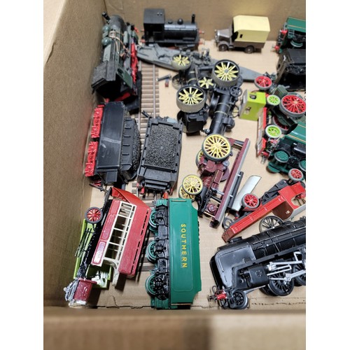 28 - Box containing a large quantity of plastic 00 gauge train bodies, rolling stock, vehicles, steam eng... 