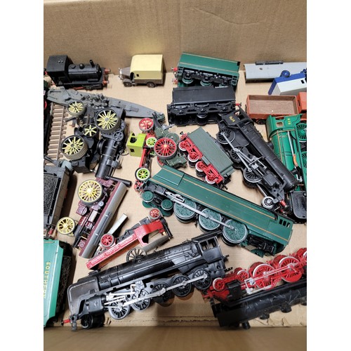 28 - Box containing a large quantity of plastic 00 gauge train bodies, rolling stock, vehicles, steam eng... 