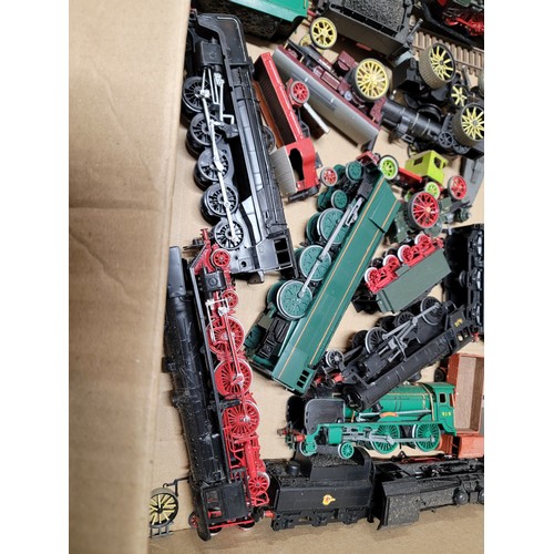 28 - Box containing a large quantity of plastic 00 gauge train bodies, rolling stock, vehicles, steam eng... 