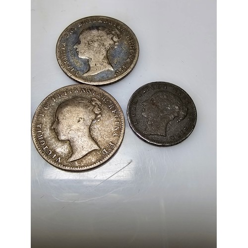 322 - Good collection of antique coins to include many British silver coins, world silver coins & other co... 