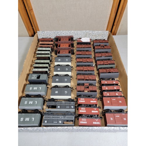 32 - Box containing a large quantity of 42x airfix oo gauge rolling stock inc LMS, GW, Chubb, NE etc, all... 