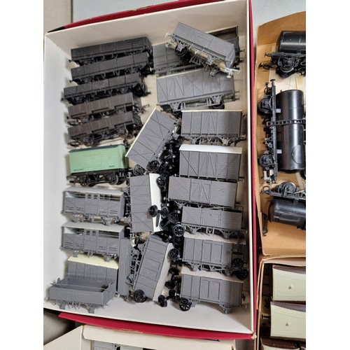 39 - 4x boxes containing a large quantity of Airfix models in oo gauge inc a quantity of 6x fuel tanks, 5... 