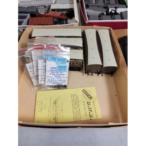 39 - 4x boxes containing a large quantity of Airfix models in oo gauge inc a quantity of 6x fuel tanks, 5... 