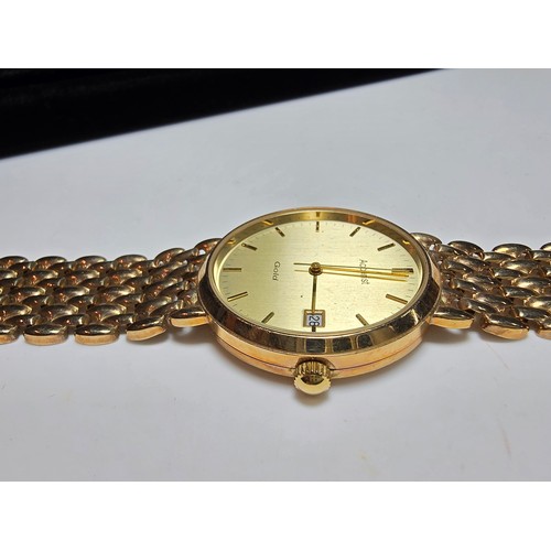 331 - Good quality hallmarked 9ct. yellow gold gents wristwatch by Accurist which feature 9ct. gold strap ... 