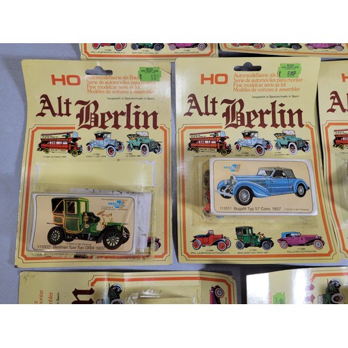 65 - Quantity of 6x Alt Berlin plastic kits of vintage cars, all in good order, each of the packs contain... 