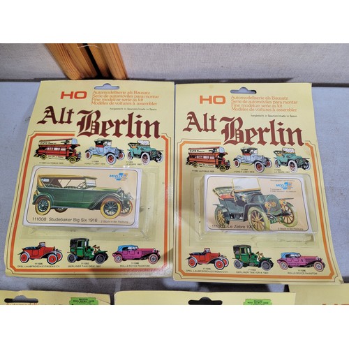 65 - Quantity of 6x Alt Berlin plastic kits of vintage cars, all in good order, each of the packs contain... 