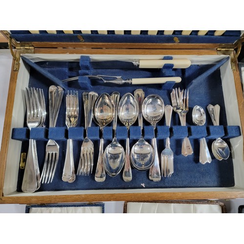 80 - Box containing a quantity of flat ware inc a wooden cased canteen of cutlery for 6 persons almost co... 