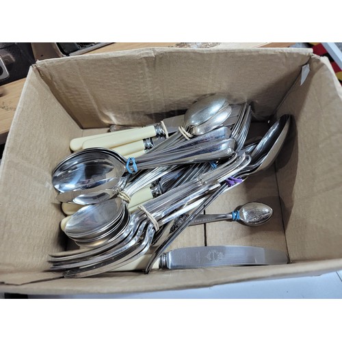 80 - Box containing a quantity of flat ware inc a wooden cased canteen of cutlery for 6 persons almost co... 