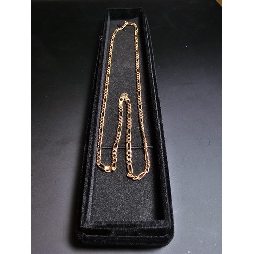 354 - A good quality hallmarked 9ct gold Italy neck chain with a Figaro link design, in excellent clean co... 