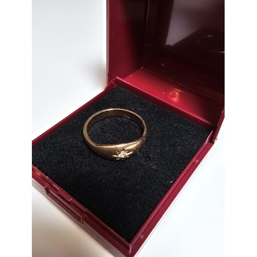 345 - A 9CT yellow gold ring inset with a sparkly single diamond which is .064ct in weight, appears unmark... 