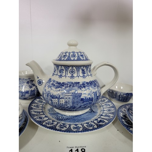 118 - Queens Jubilee 1977 Broadhurst Pottery commemorative part tea set which includes tea pot, sugar bowl... 