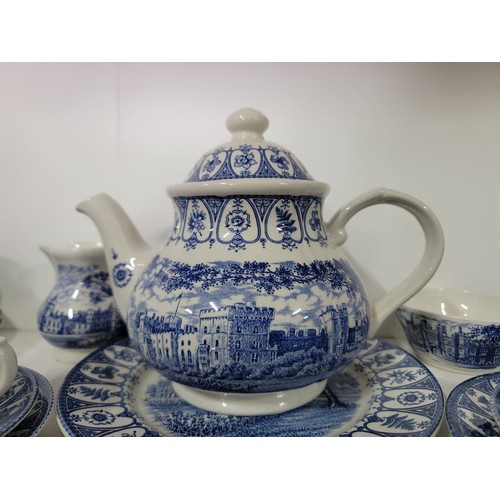 118 - Queens Jubilee 1977 Broadhurst Pottery commemorative part tea set which includes tea pot, sugar bowl... 