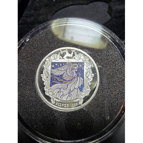 241 - A 2022 Christmas silver proof sovereign limited to 1350 coins, weight of 7.98g by Official British I... 