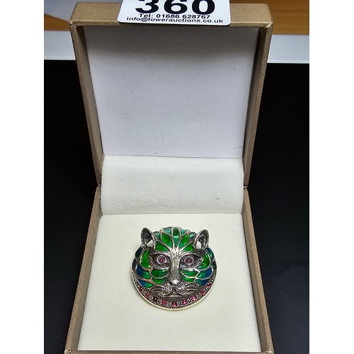 360 - A stunning 925 silver cat faced formed brooch with pretty blue and green stained glass backing, the ... 