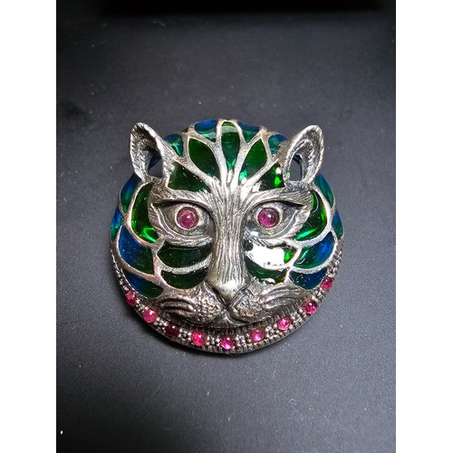 360 - A stunning 925 silver cat faced formed brooch with pretty blue and green stained glass backing, the ... 