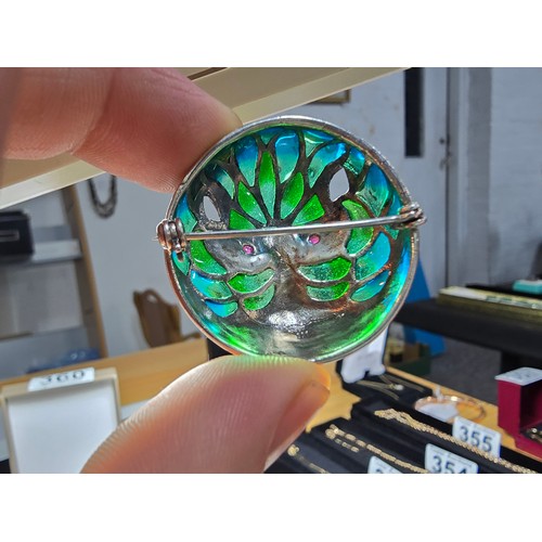 360 - A stunning 925 silver cat faced formed brooch with pretty blue and green stained glass backing, the ... 