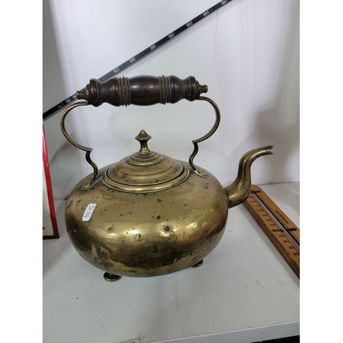 121 - Qty of antique & vintage collectables which include large bronze engraved ewer jug, brass footed ket... 