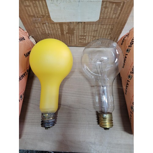 164 - Box containing 2 oversized light bulbs one by Cryselco 500w and a yellow bulb of similar size, both ... 