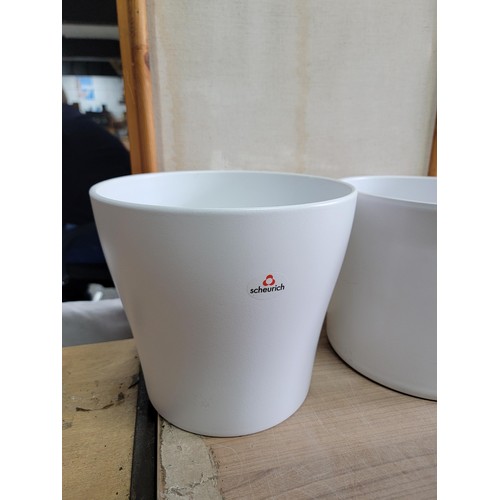 178 - 5x good quality Scheurich planters in cream and white, one has a crack down the side otherwise in go... 