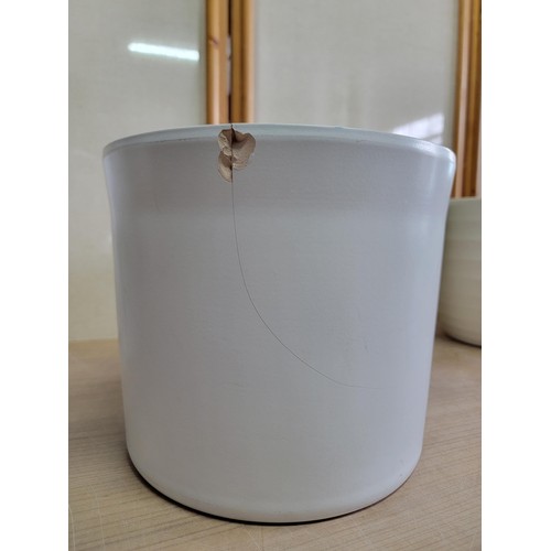 178 - 5x good quality Scheurich planters in cream and white, one has a crack down the side otherwise in go... 