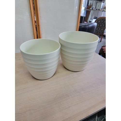 178 - 5x good quality Scheurich planters in cream and white, one has a crack down the side otherwise in go... 