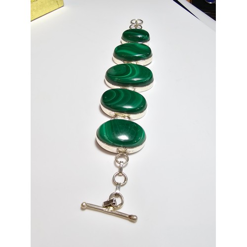 251 - A stunning 925 silver bracelet inset with large oval natural Malachite stones presenting an excellen... 