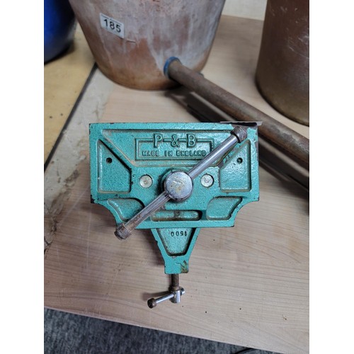 189 - Good quality small green P&B England carpenters  vice in good overall condition length of 23cm width... 