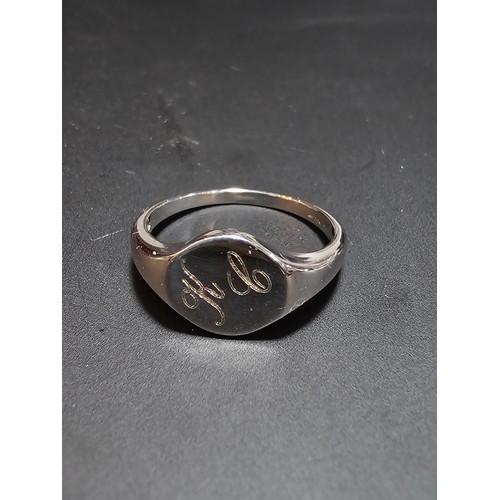 262 - A good quality unused 925 silver ring with the initial KL monogrammed to the top, signed 925 Angelan... 