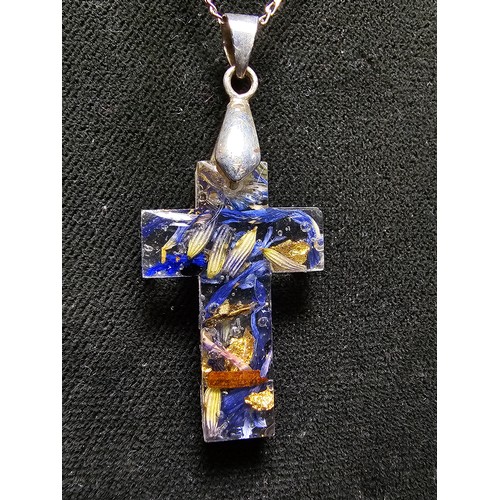 273 - An unusual cross pendant made out of resin inset with real dried flowers and gold leaf set on a 925 ... 