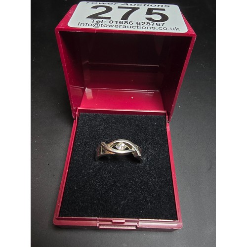 275 - An attractive 925 silver ring inset with a square cut cz crystal stone. In excellent clean condition... 