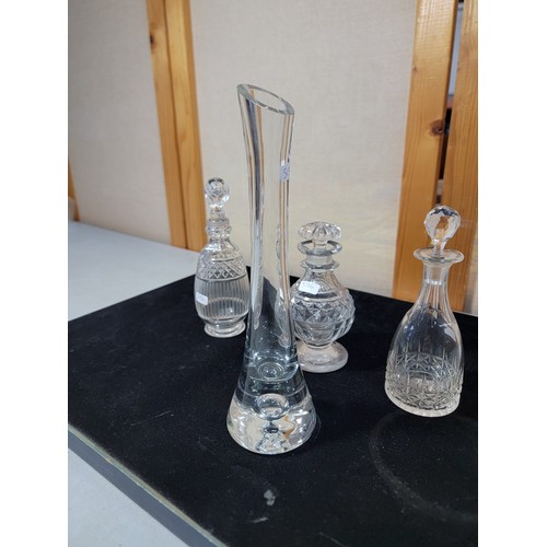 220 - 5x pieces of cut glass and crystal ware inc a large cut glass crystal bowl, a tall stem vase, 3x bot... 