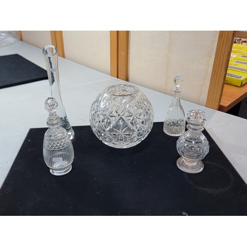 220 - 5x pieces of cut glass and crystal ware inc a large cut glass crystal bowl, a tall stem vase, 3x bot... 