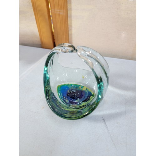 224 - 3x glasses pices inc an Alum bay glass green coloured vase, murano glass basket shaped piece along w... 