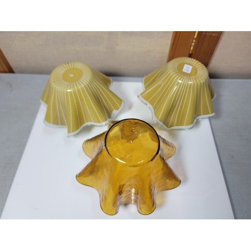 229 - 3x handkerchief bowls 2x striped one amber glass piece all in good order