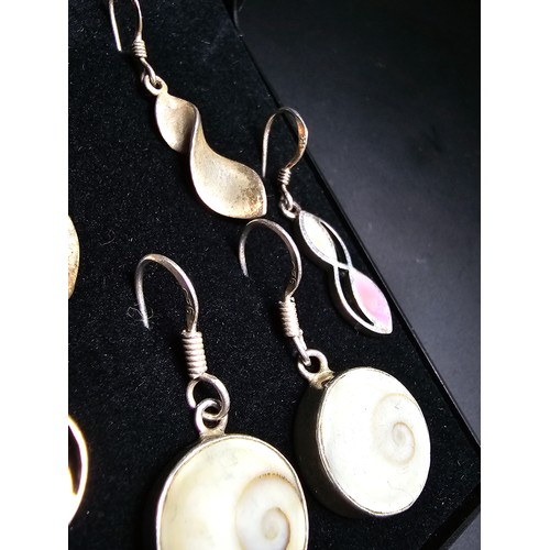 279 - A bundle of 3x pairs of 925 silver drop earrings, 1 pair is inset with shells another with pink moth... 