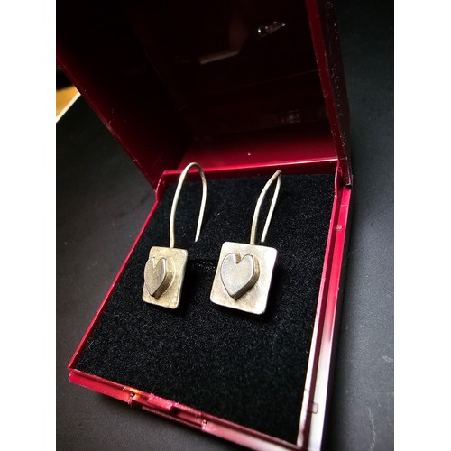 287 - A pair of 925 silver drop earrings with heart motifs, handmade and in excellent condition.