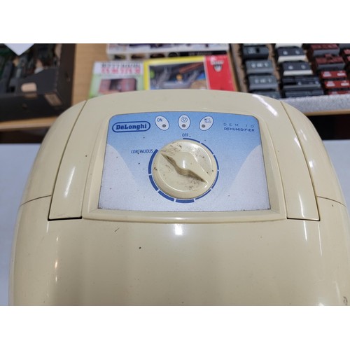 416 - A delongi dehumidifier. in good working order with its detachable water collector