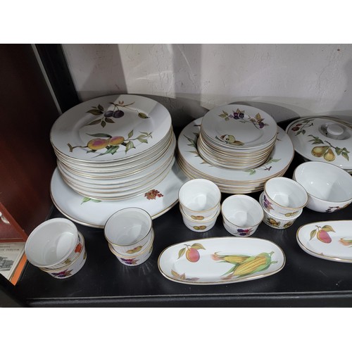 441 - A large collection the Royal Worcester Evesham series dinner set. around 110 items inc. 11 dinner pl... 