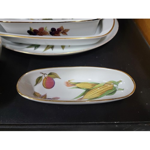 441 - A large collection the Royal Worcester Evesham series dinner set. around 110 items inc. 11 dinner pl... 