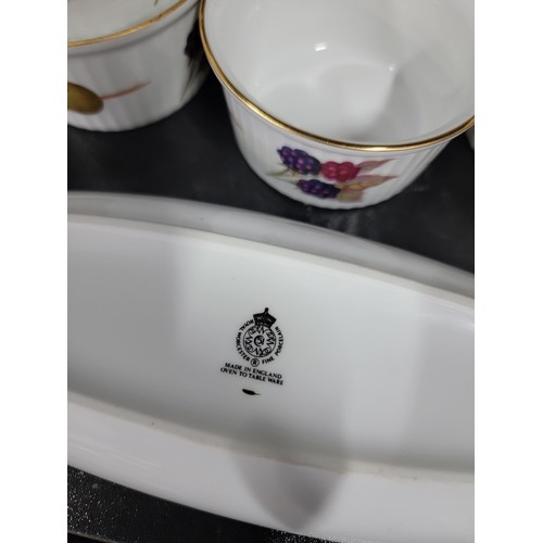 441 - A large collection the Royal Worcester Evesham series dinner set. around 110 items inc. 11 dinner pl... 