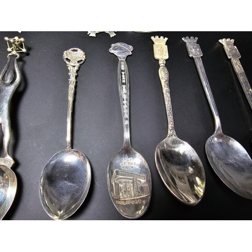 300 - A lot of collectables which includes 9x solid silver tea spoons, a pair of salt and pepper shakers m... 